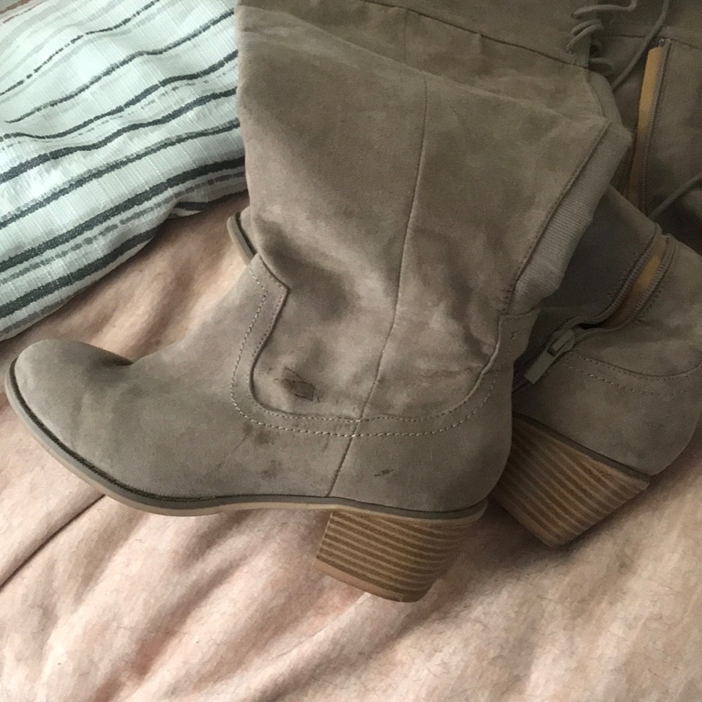 Boots - Picture 2 of 4